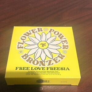 Flower Power Bronzer Trio in Yellow